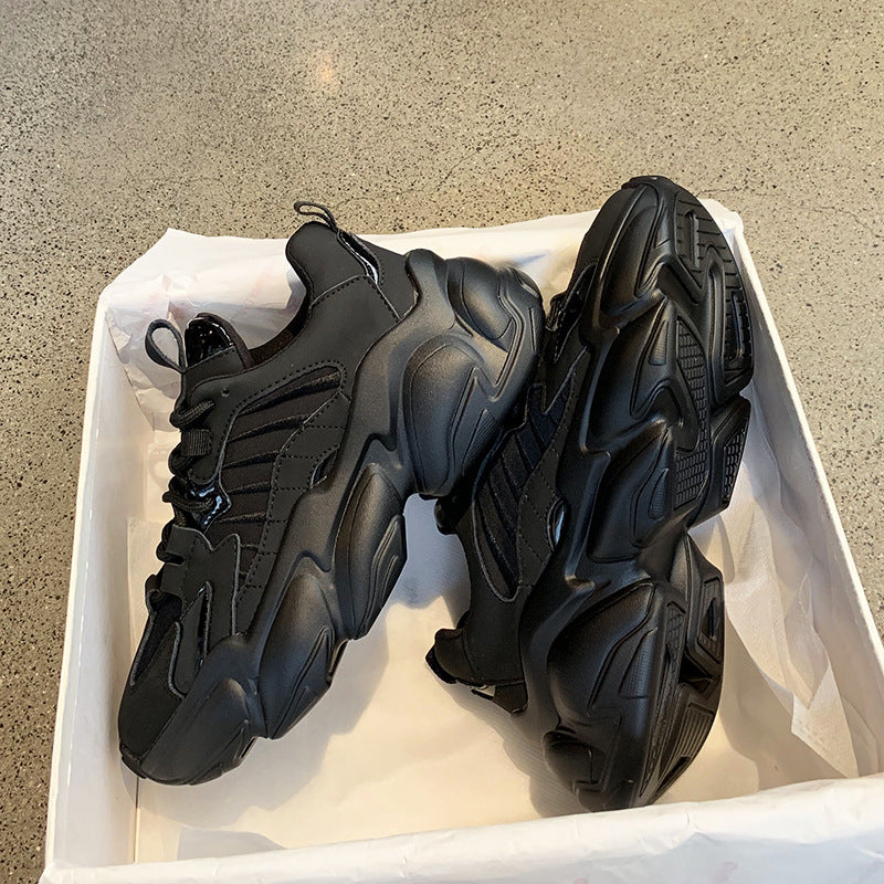 Heavy-duty street shoes with thick soles
